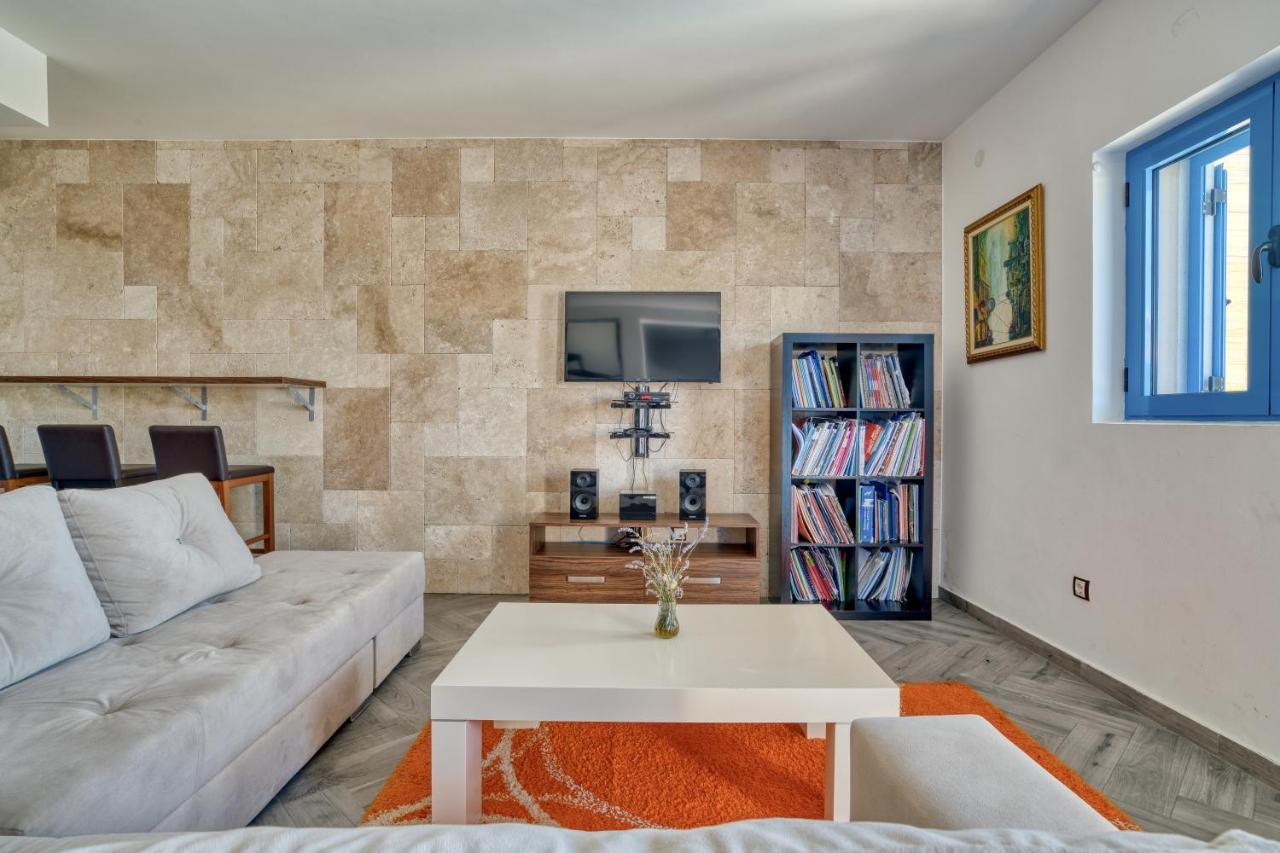 Old Olive Villa *