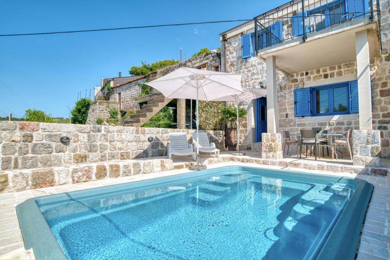 Old Olive Villa *
